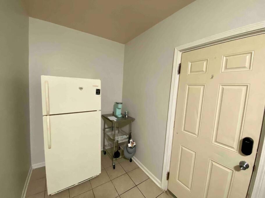 Red Line Guest House Apartment Corporate Housing Чикаго Экстерьер фото