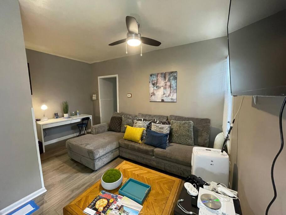 Red Line Guest House Apartment Corporate Housing Чикаго Экстерьер фото